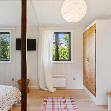 2 Bedroom Beautiful In Holiday home